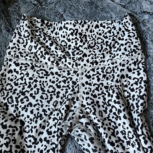 Evolution & Creation Cheetah Leggings - Picture 2 of 3